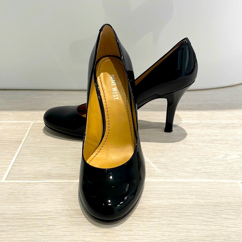 Nine West Ambitious Black Patent Leather Pumps Size 8